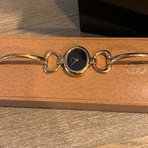 Beautiful vintage authentic Gucci Vintage gold plated horse bit bracelet watch